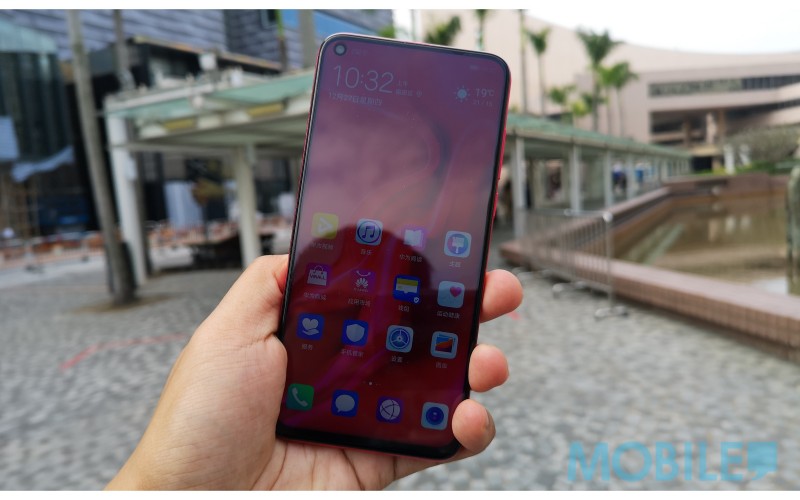 Huawei Nova 4 外觀全面睇: 屏幕開孔有幾特別?