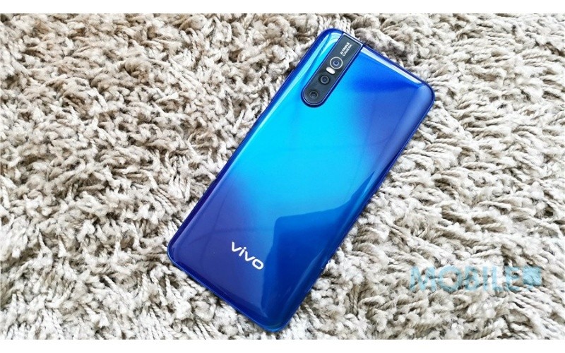 中階手機玩升降自拍鏡頭，vivo V15 Pro 外觀全面睇！