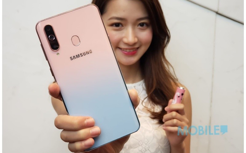 Samsung Galaxy A8s 追加魔幻粉新色！