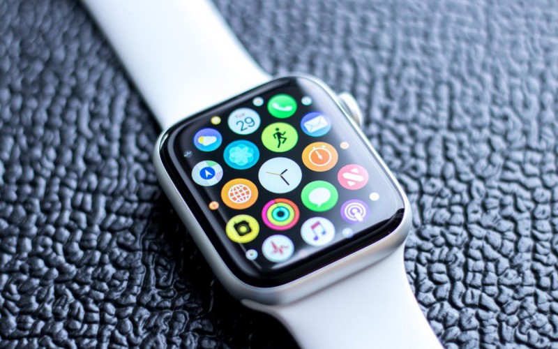 CMHK 清貨大平賣，上代 Apple Watch 4 全線劈價近千元