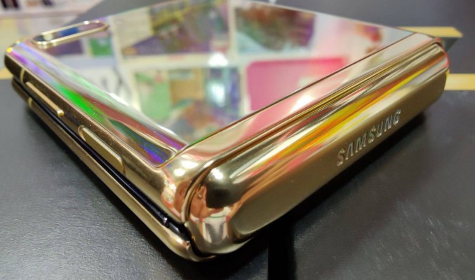 【水貨行情】金色版 Galaxy Z Flip 到港，低開$7,880!