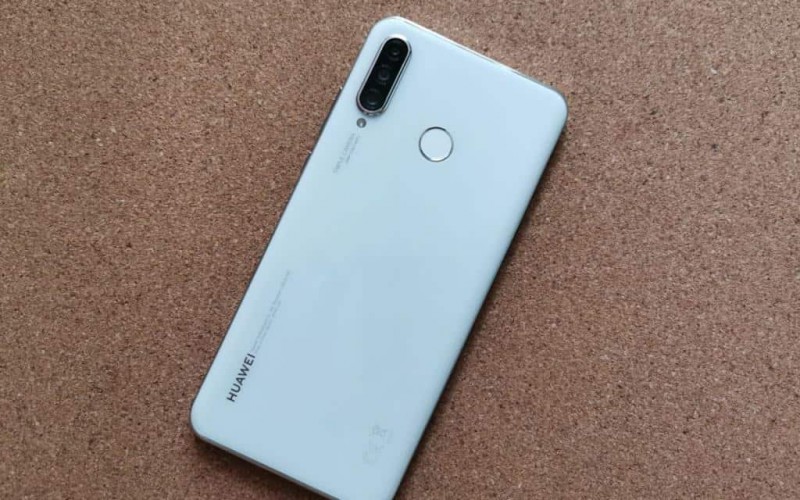 有 Google！HUAWEI 上代中階機 P30 Lite 千中有交易