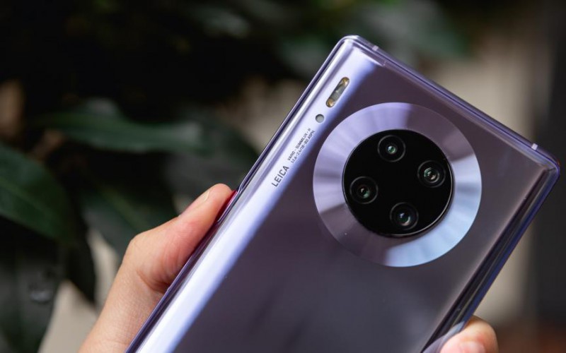 HUAWEI Mate 40 Pro 鋼化膜曝光，屏幕曲面率更大