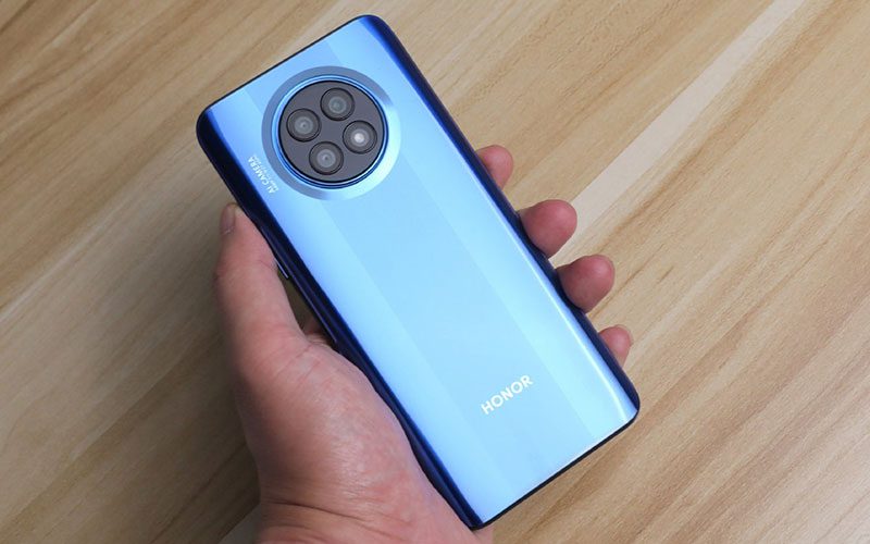 平面開孔屏、近似 Mate 30 外觀，Honor X20 實機係咁