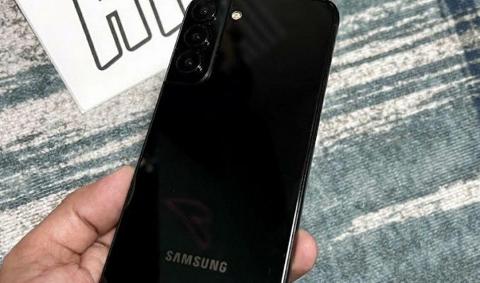 Galaxy S22 實機照曝光，另傳 Ultra 版已入網 FCC