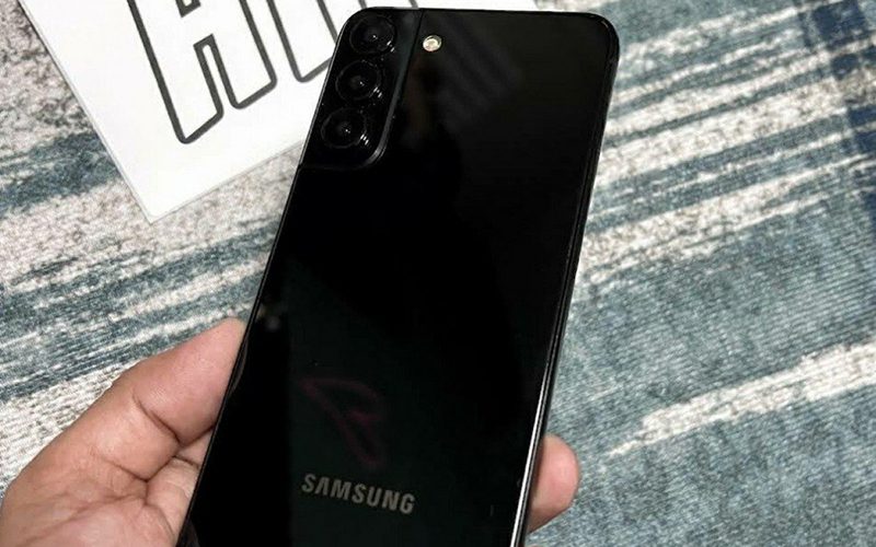 Galaxy S22 實機照曝光，另傳 Ultra 版已入網 FCC