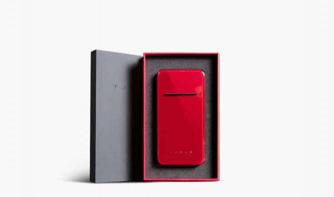 Tesla 推出無線充電器 2.0：10000mAh + 5 種配色，售價折合港元 $550