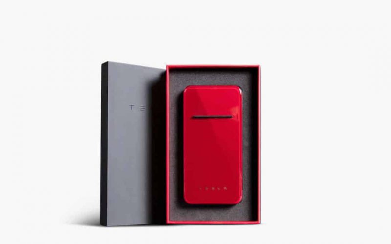 Tesla 推出無線充電器 2.0：10000mAh + 5 種配色，售價折合港元 $550