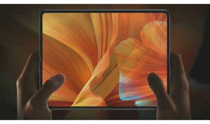 改用屏下鏡頭設計？Xiaomi MIX FOLD 2 實機上手圖曝光！