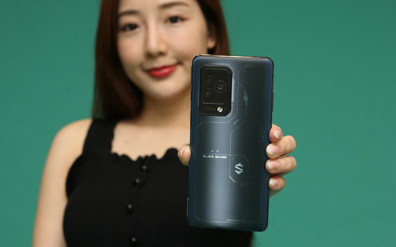 開價$3,798至$5,999，黑鯊 5 及黑鯊 5 Pro 即日在港上市!