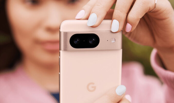 Google 自家廣告「蝦碌」、 疑似 Pixel 8a 新配色意外曝光！