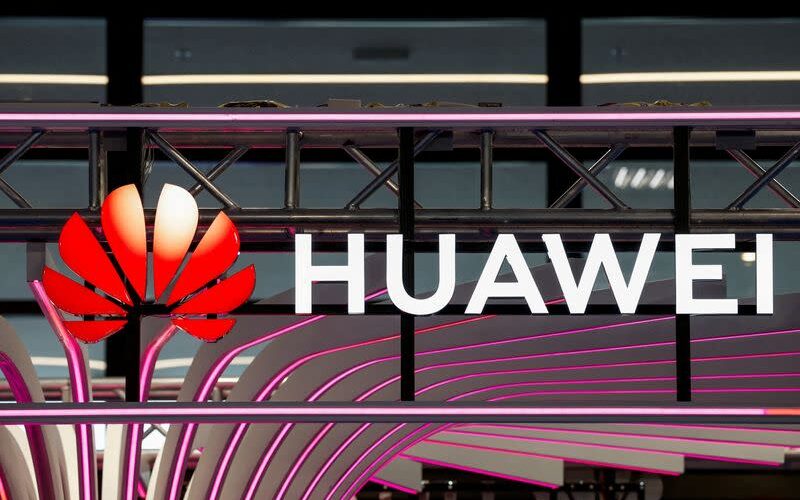 Apple出貨大跌25%，HUAWEI 相隔三年重回中國一!