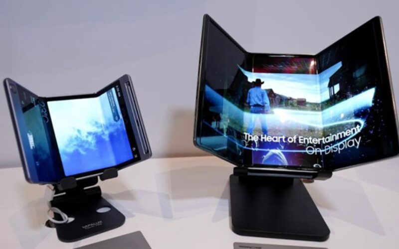 傳9月29日 SAMSUNG 發表首款三折疊手機!