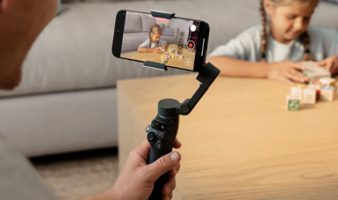 DJI 正式發表全場景精準跟拍手機穩定器 Osmo Mobile 8!