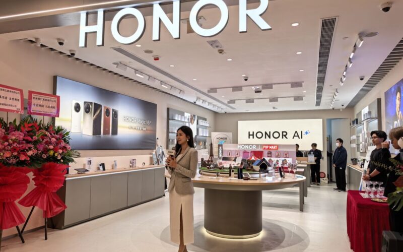 ​屯門 V city 新店開幕！HONOR 手機低至 $999，指定配件 1 折起再抽精美禮品！