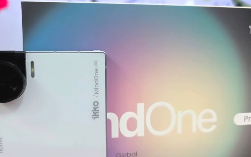 【水貨行情】$3,380 玩轉「卡片」機身：iKKO MindOne 翻轉鏡頭 AI 手機水貨到港!