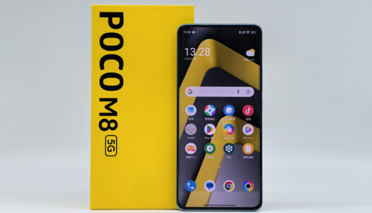【實測】POCO M8 5G：7.35mm 超纖薄機身配 5520mAh 大電，平價娛樂機之選!